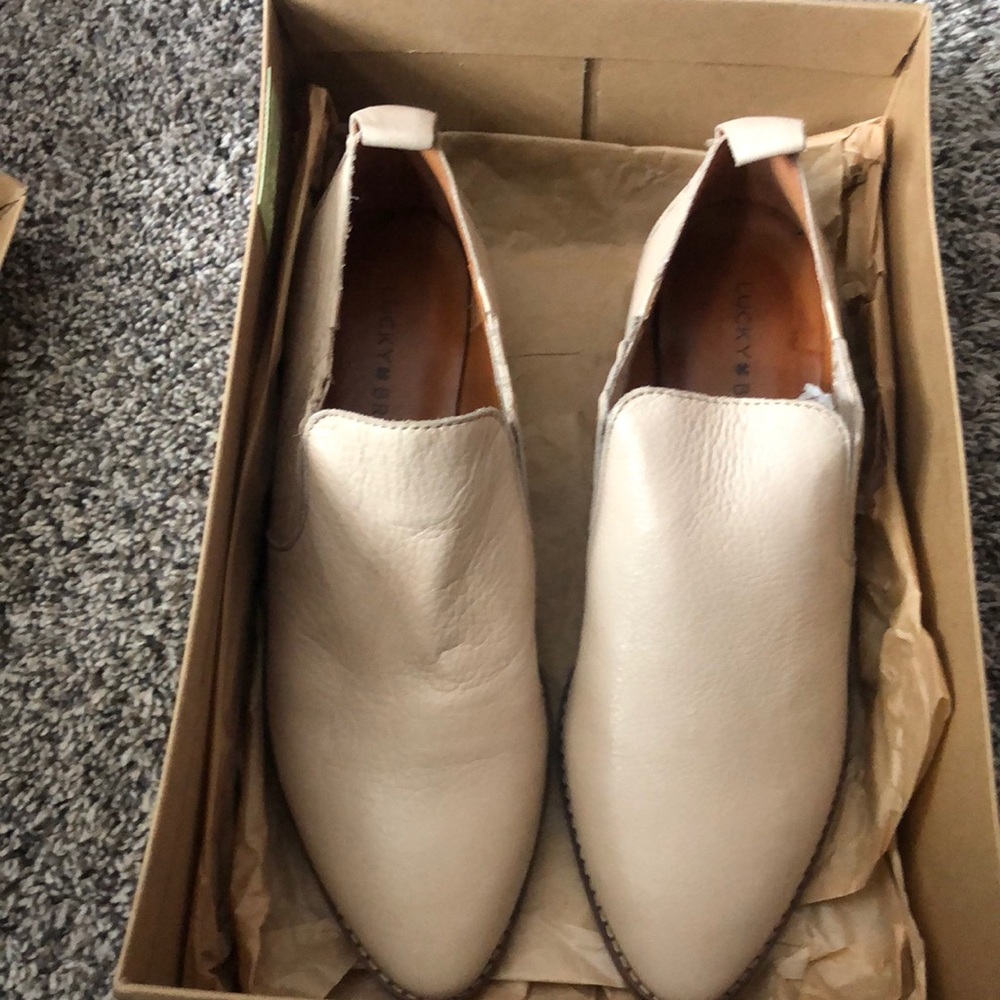 LuckyBrand beige never been worn boots, size 8